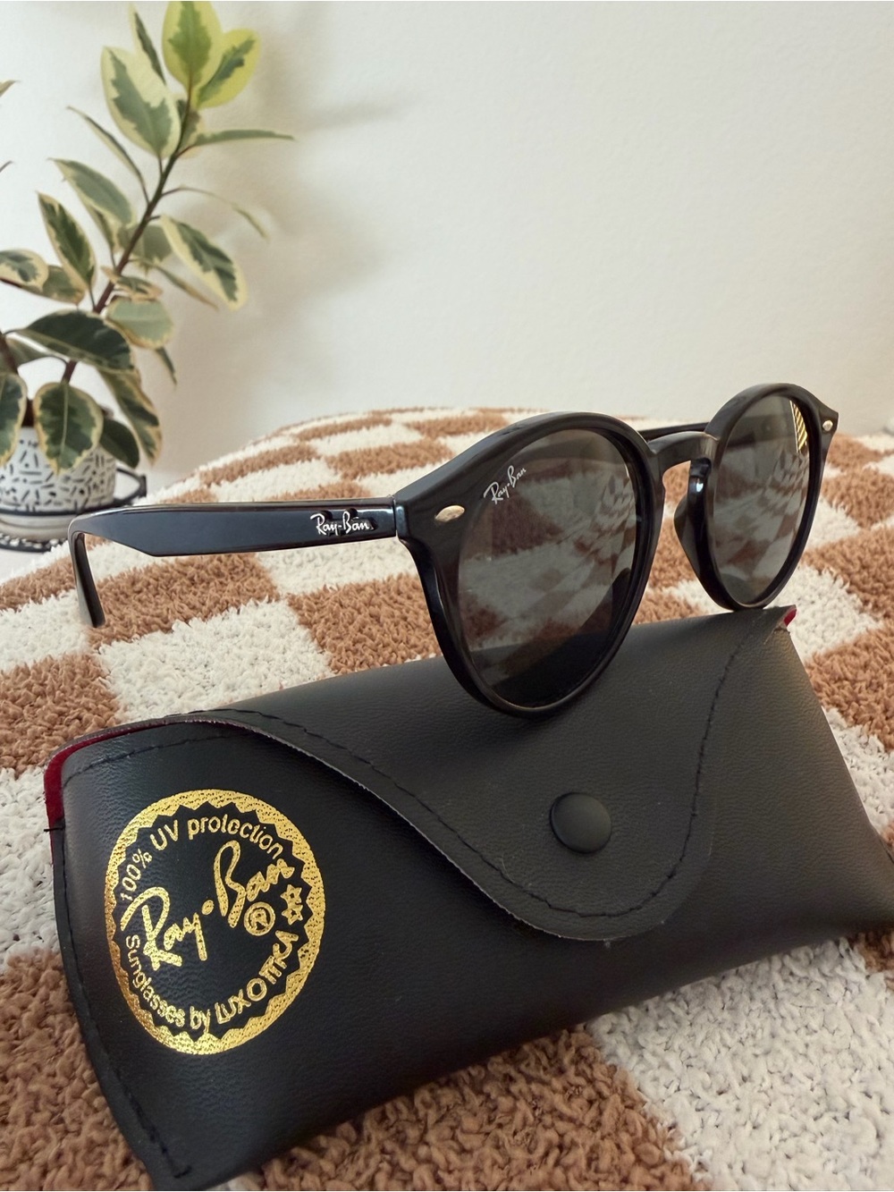 Ray-Ban Black Round Frame Sunglasses - Picture 2 of 6